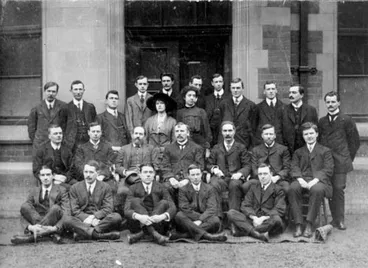 Image: Manchester University physical and electro-technical laboratories staff, 1910