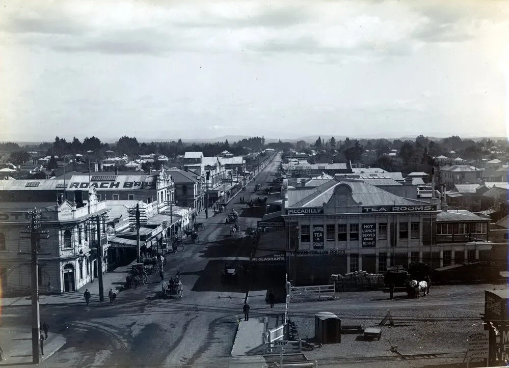 Piccadilly Tea Rooms and Heretaunga Street, c.1913