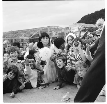 Image: 'Summer City Festival' Children's Parade, Wellington Zoo; and Historical Day, Fitzherbert Terrace Memorial Park, Wellington
