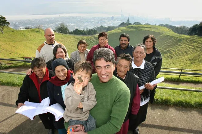 Māori extended family, 2006