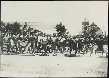Image: Men performing a haka at Ohinemutu during the visit of the Prince of Wales