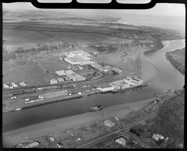 Image: Patea, South Taranaki District, including Patea River, wharves, and freezing works