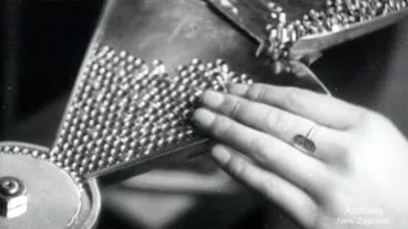 Image: Munitions manufacturing, 1942