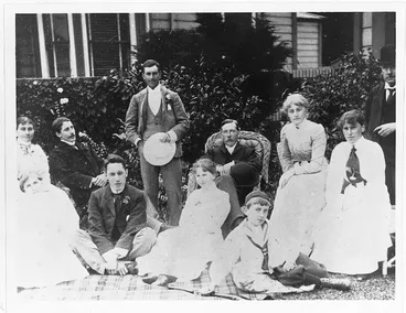 Image: Parker family, 119 Molesworth Street, Wellington