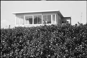 Image: Exterior of the Kahn house, Ngaio, Wellington