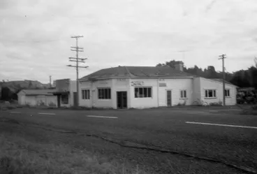 Image: Old store opposite Christian Road, Swanson.