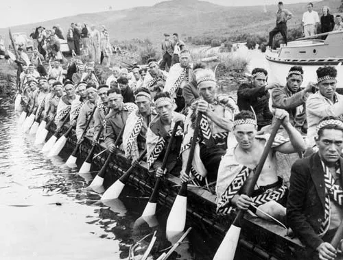 Ngātokimatawhaorua canoe, 1940
