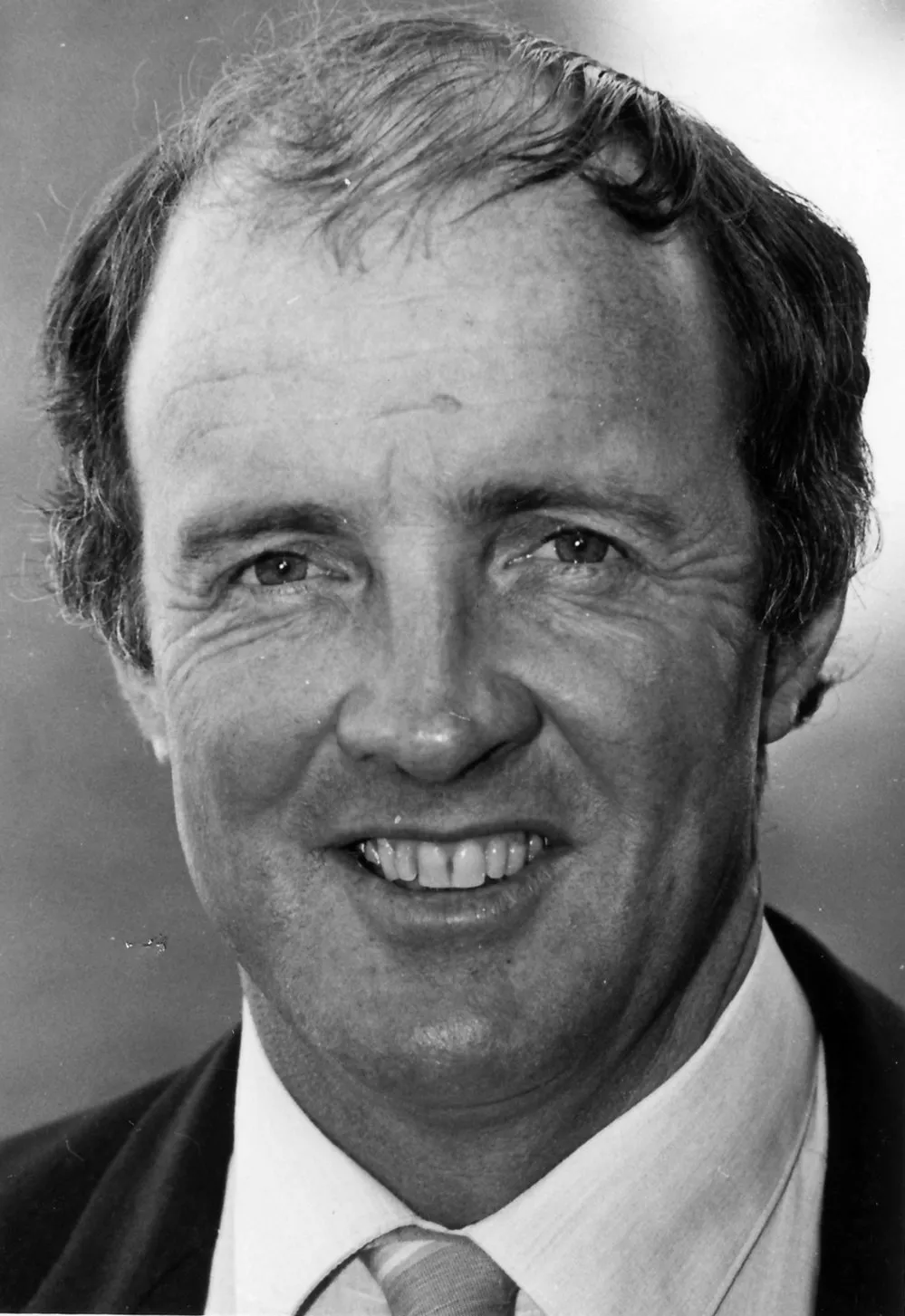 Heretaunga College visitor; 10 000-metre Commonwealth Games gold medallist Dick Tayler presents athletic awards.