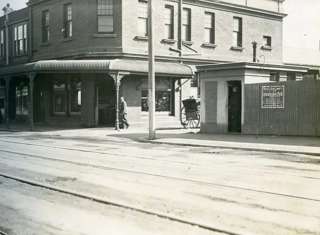 King Edward Street Station at corner of Bowen Street, 1919