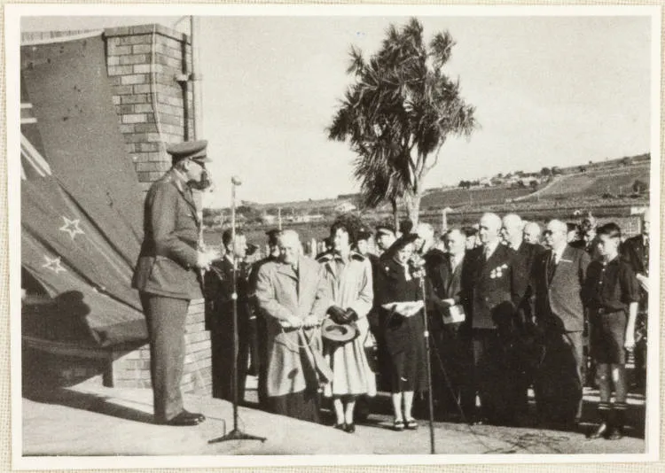Pukekohe memorial chaplet, unveiling ceremony, 1949.