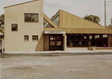 Image: New Papatoetoe library, 1979