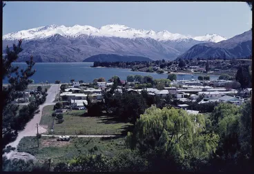 Image: Lake, town and mountains, Wanaka