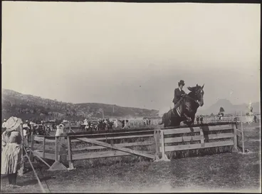 Image: Showjumping, 1909?