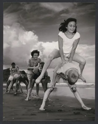 Summer days at Bethells Beach