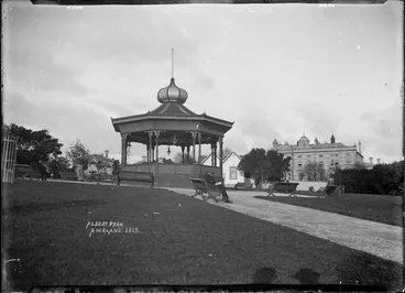 View of the bandstand in Albert Park, Auckland, ca 1908-1910 Image: View of the bandstand in Albert Park, Auckland, ca 1908-1910