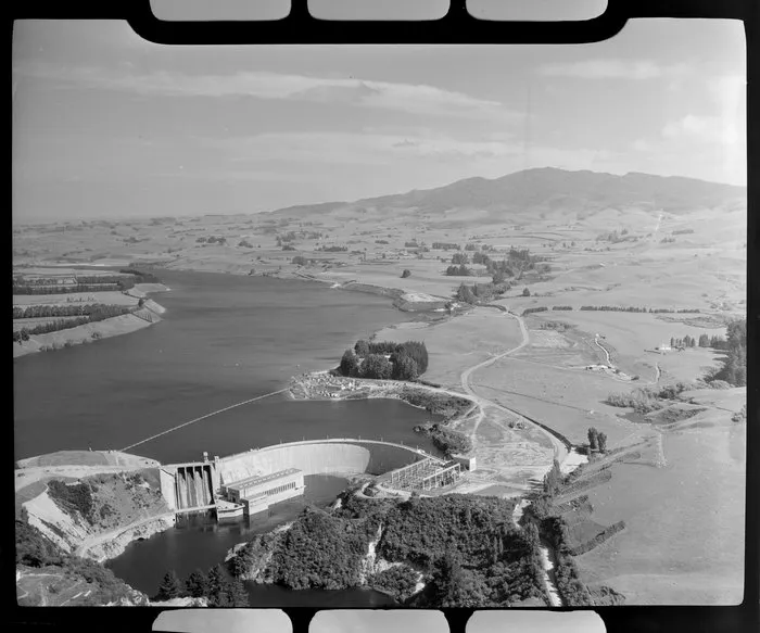 Lake Karapiro, power station and dam