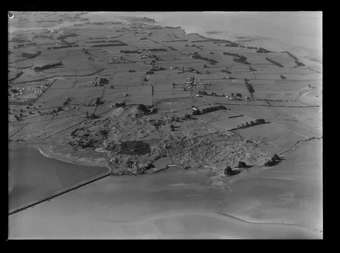 Mr K K Montgomerie's farm at Ihumatao, Mangere, Auckland
