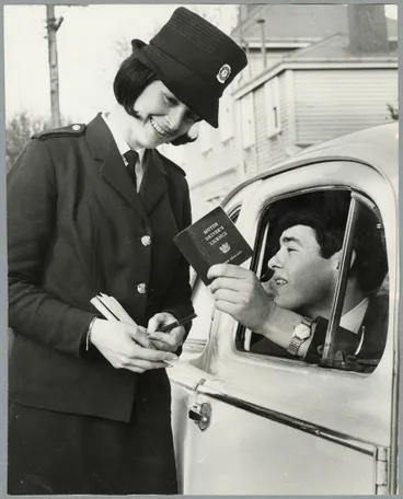 Image: Traffic officer checking a driver's licence