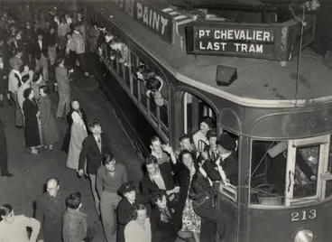 Last tram to Point Chevalier, 1953 Image: Last tram to Point Chevalier, 1953