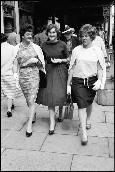 Image: Street photo, Queen Street, Auckland, 1960