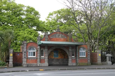 Image: Bus Shelter and toilets, Symonds Street, Auckland Central, 2010