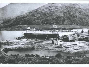Image: JANE WILLIAM (LATER BEN LOMOND) Launching at Queenstown