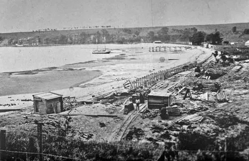 Sewer under construction, Ōkahu Bay, 1910