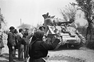 Image: Kaye, George 1914- : Italians of Barbiano greet NZ tanks as they arrive