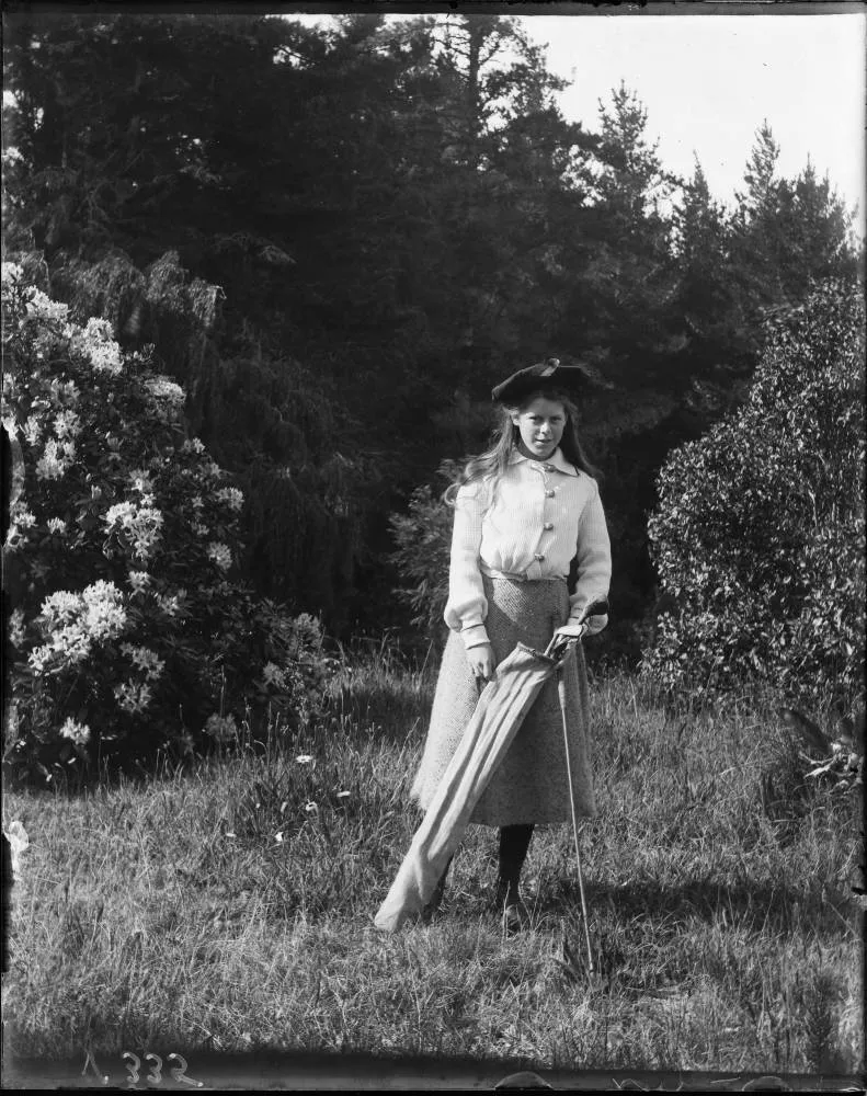 Mary Farrer at Bankwood, Hamilton, 1905