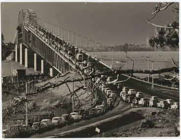 Image: [Traffic on Auckland Harbour Bridge]