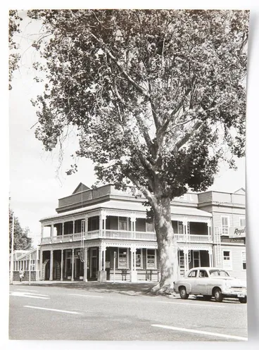 Image: Photograph - Royal Hotel, Hamilton