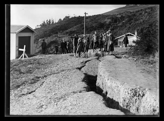 Fissure in the road, Tahunanui hillside