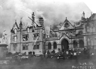 Image: 1907 fire at Parliament Buildings, Wellington