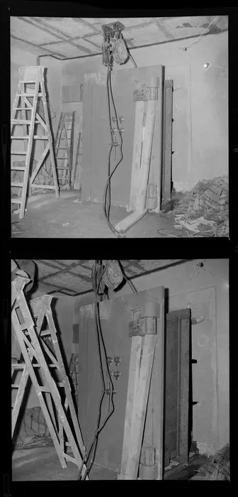 Strongroom door, Reserve Bank construction site, Wellington