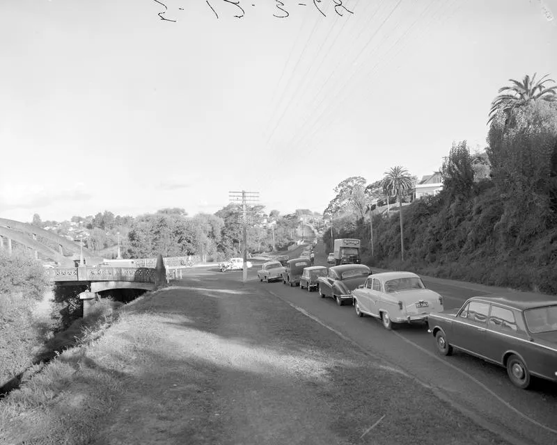Victoria St approaching Fairfield bridge