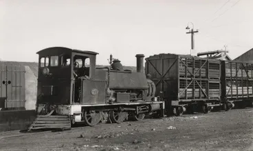 Image: Steam locomotive F 233 with sheep trucks, 1940s