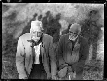 Image: Two Māori Rangiriri veterans at the memorial unveiling, 1927