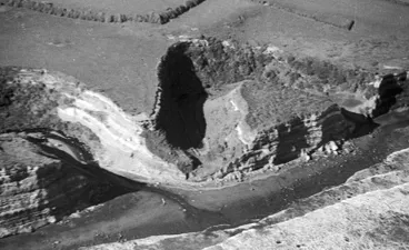 Image: Waimate pā, Kapuni river