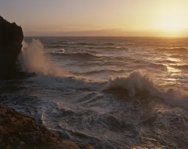 Image: Tongaporutu Coastline - Gibbs' Fishing Point, 6 September 2003