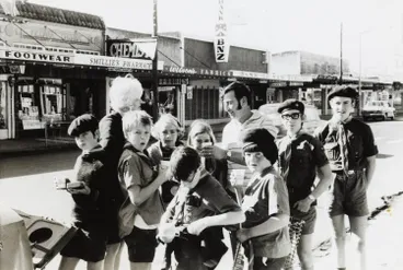 Image: Walkathon, Papatoetoe, 1971.