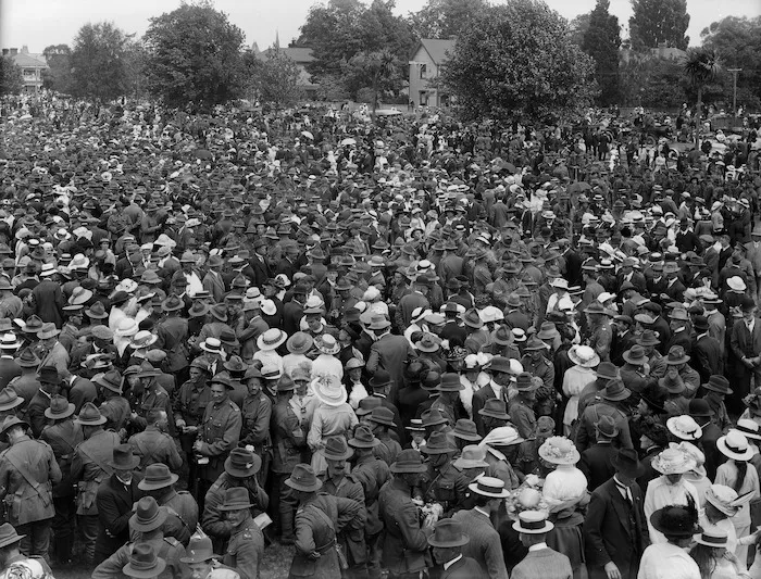 A crowd of civilians and departing World War I troops