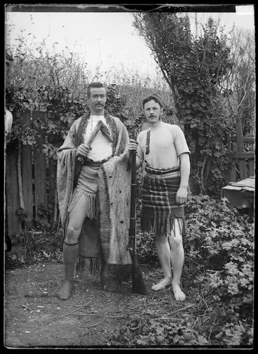 Image: Elsdon Best and Tom Wyatt in Maori dress