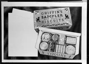 Image: Illustration of Griffin's Sampler biscuit box