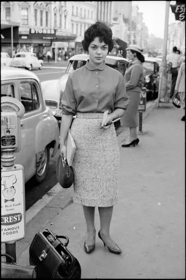 Image: Street photo, Queen Street, Auckland, 1960