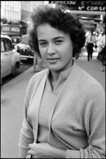 Image: Street photo, Queen Street, Auckland, 1960
