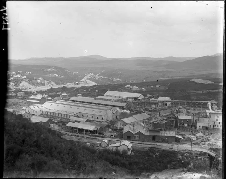 Cyanide plant at the Victoria Battery, Waikino, 1906