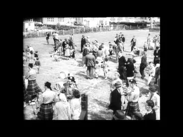 Image: Weekly Review No. 432 (1949)