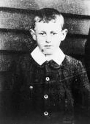 Image: Portrait of Rex Nan Kivell aged 14, Christchurch, New Zealand, 1913 [picture].