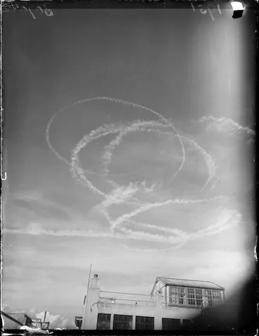 Image: Aeroplane's vapour trail
