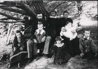 John and Mary Schollum and family at Puhoi.